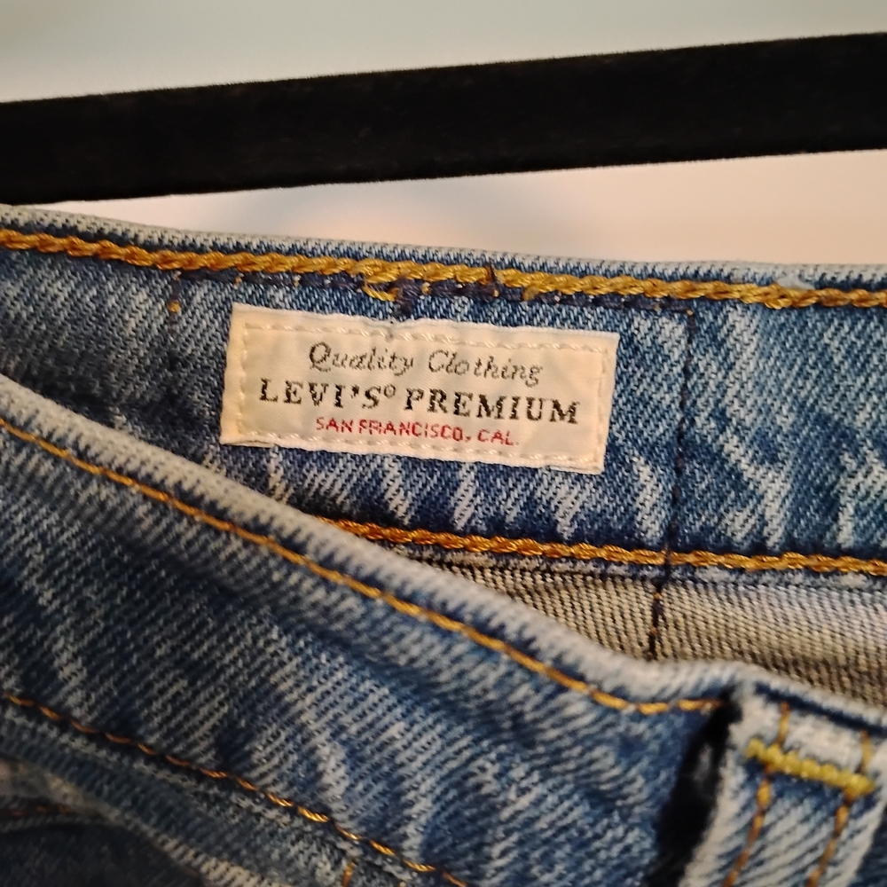 Levi's Premium Ribcage Straight Leg Women's Medium Wash Jeans - Picture 4 of 8